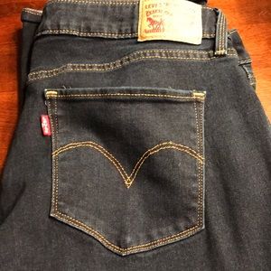 Women Levi’s size 33/length 34